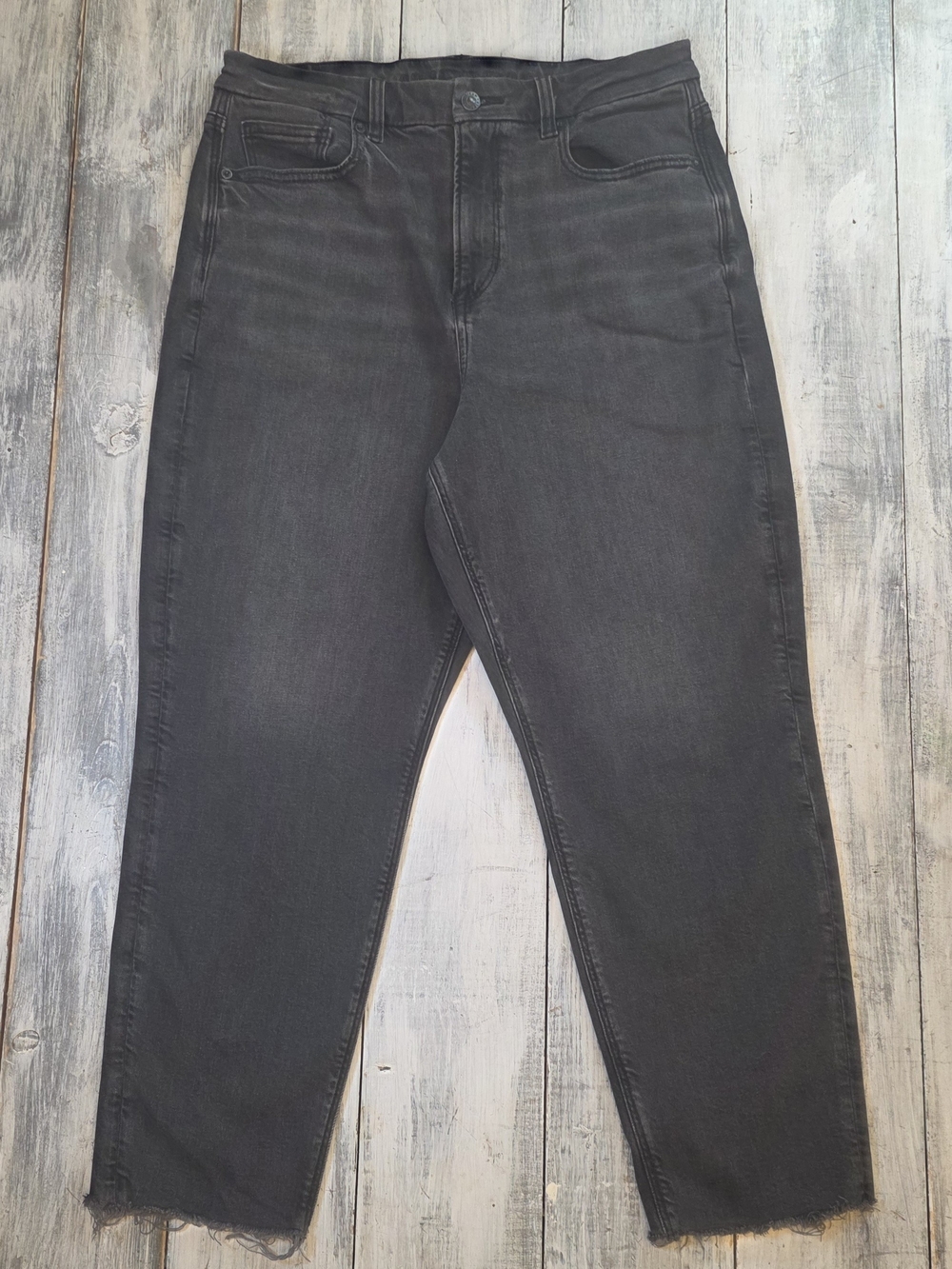 American Eagle Women's Black High-Rise Curvy Mom Jeans sz 14 Short Raw Hem